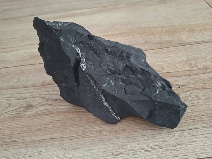 Grote Shungite Stenen 8 Grote Shungite steen